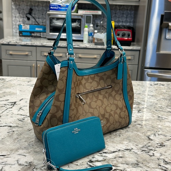 Coach - Picture 2 of 13